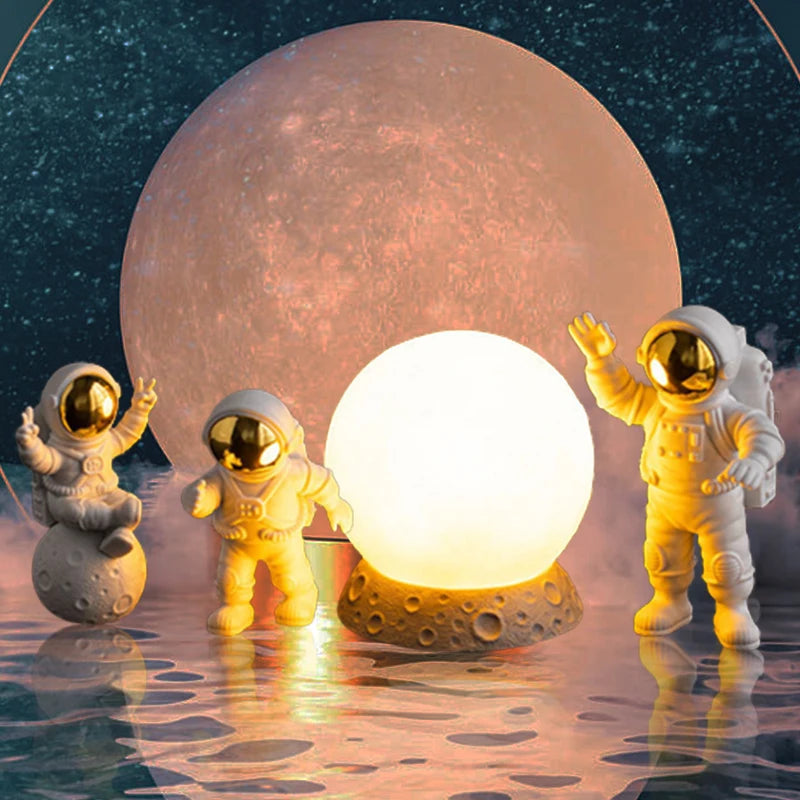 Astronaut moon lamp 2025