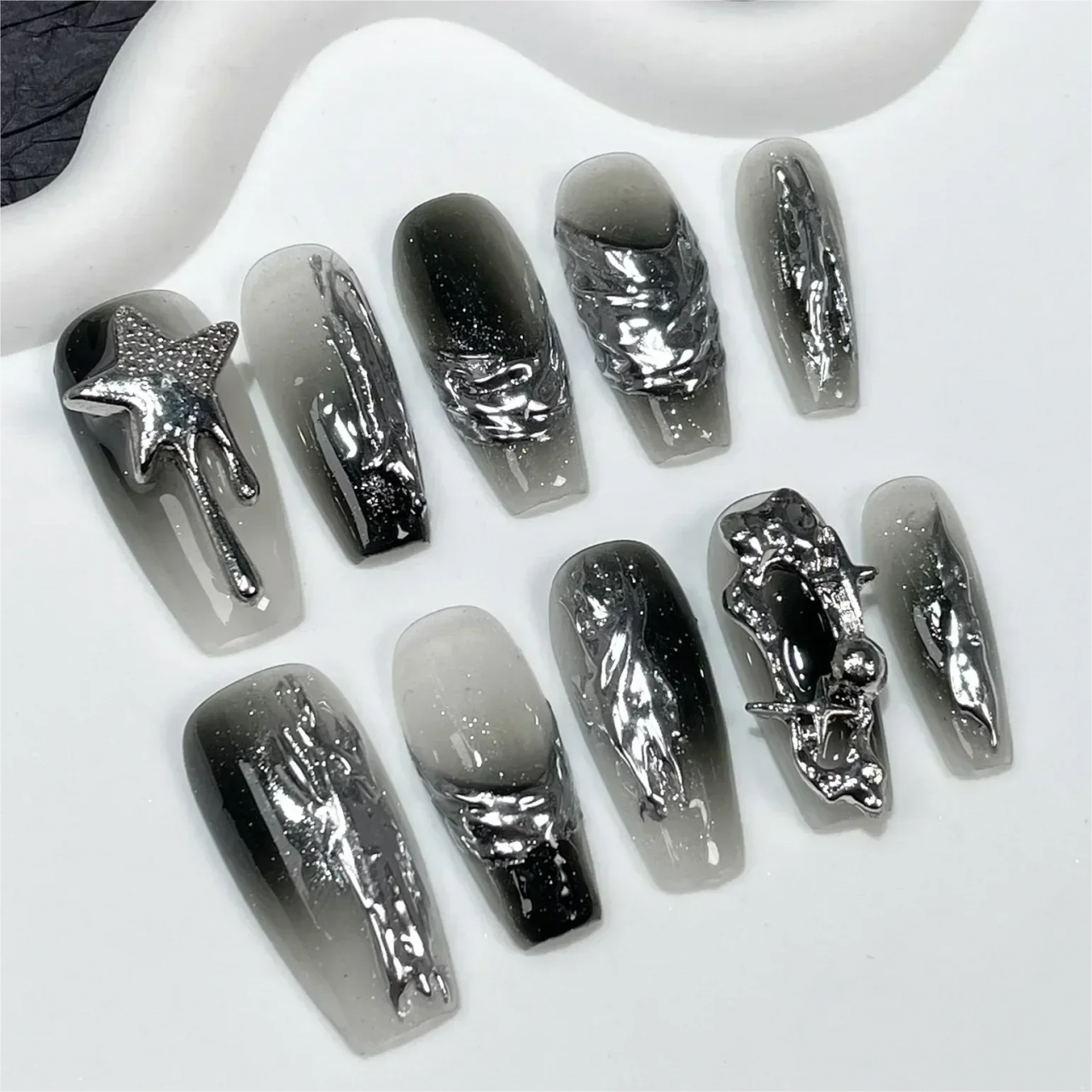 y❀nail様 09.16 Gradient Black Chrome 3d Star Nail Set on Luulla